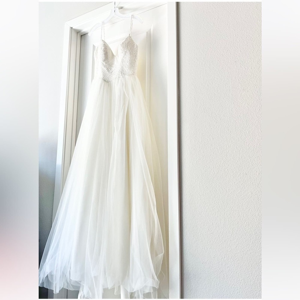 David’s Bridal DB Studio Lace Bosque Waist Tull Skirt A-Line Wedding Dress.